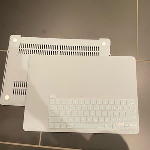 16” macbook pro (2018) hard shell and keyboard cover